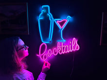 Görseli Galeri görüntüleyiciye yükleyin, Shaker and Cocktails Neon Tabela
