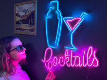 Görseli Galeri görüntüleyiciye yükleyin, Shaker and Cocktails Neon Tabela
