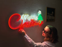 Görseli Galeri görüntüleyiciye yükleyin, Merry Christmas Neon Tabela
